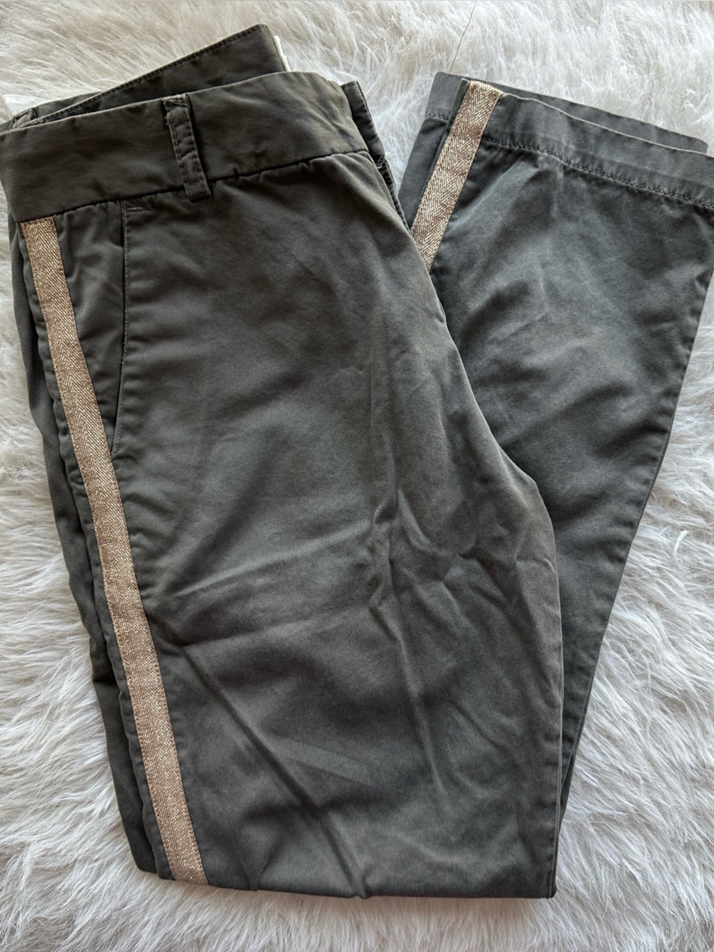 Current/Elliott The Tux captain trouser  olive green Pants with Cream Side Strip